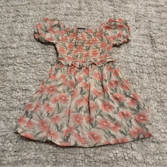 Vince Camuto Other - Vince Camuto Girl's Smocked Floral Dress